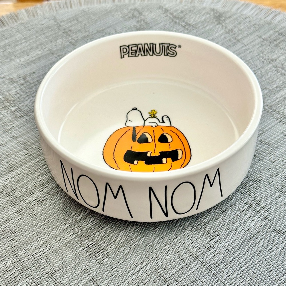 Peanuts + Rae Dunn Snoopy Jack O' Lantern NOM NOM Pet Food or Water Dish NEW!!